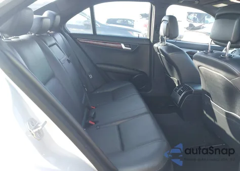 2012 Mercedes-Benz C 250 Luxury/Sport z USA, uszkodzony, nr VIN WDDGF4HB9CA601941